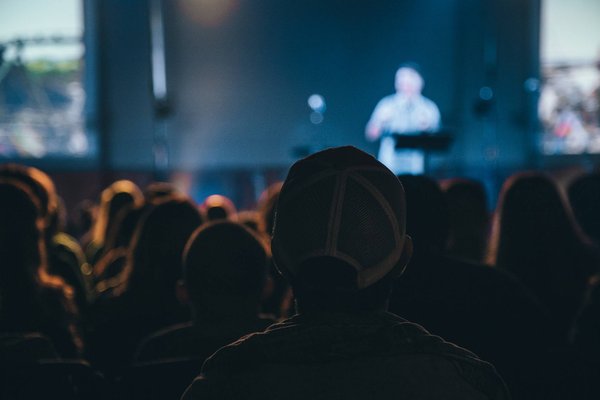 Organiser un Séminaire Réussi en Ardèche : Conseils et Lieux Incontournables