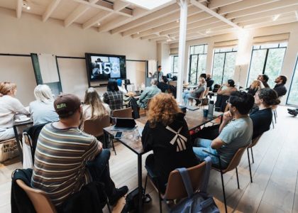 Les étapes de planification et de coordination nécessaires pour l'organisation de séminaires